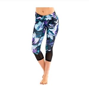 [Balini Sports] Midnight Lily Cropped Mesh Capri